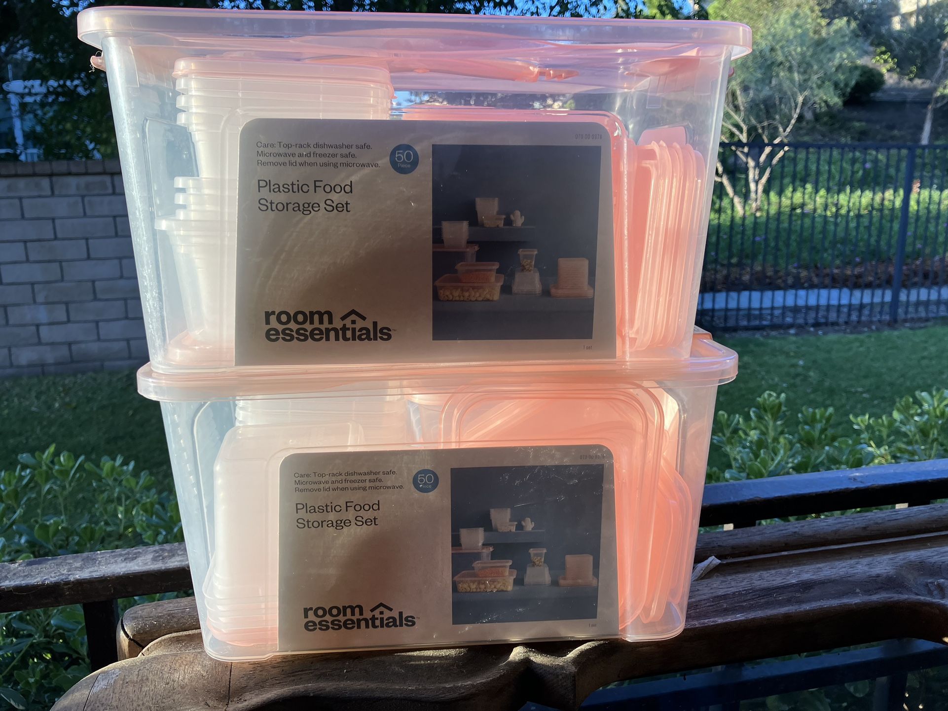 2 Sets Of Plastic Containers 