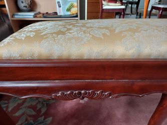 Elegent Upholstered Bench