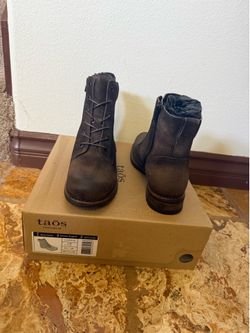New in box Taos women’s boots size 7-7.5 / eu 38