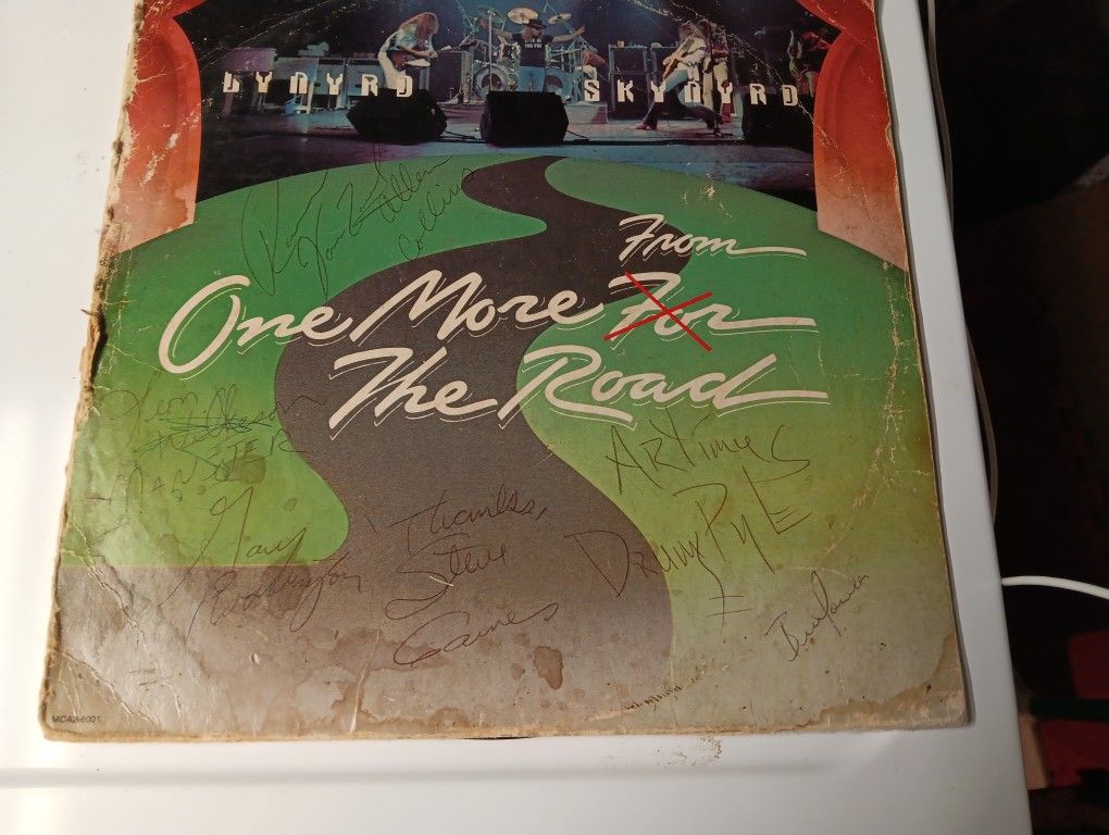 Signed LYNYRD SKYNYRD ALBUM