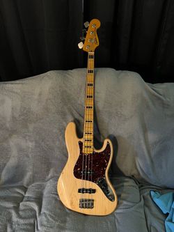 Squier jazz bass