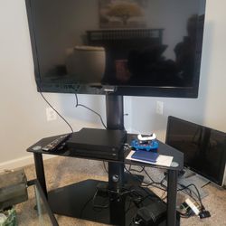 TV With Swivel TV Stand