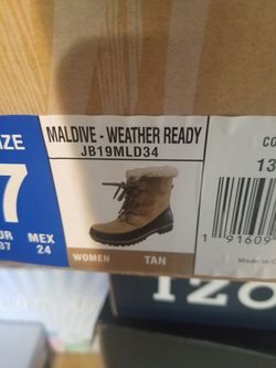 Women All weather boots size 7
