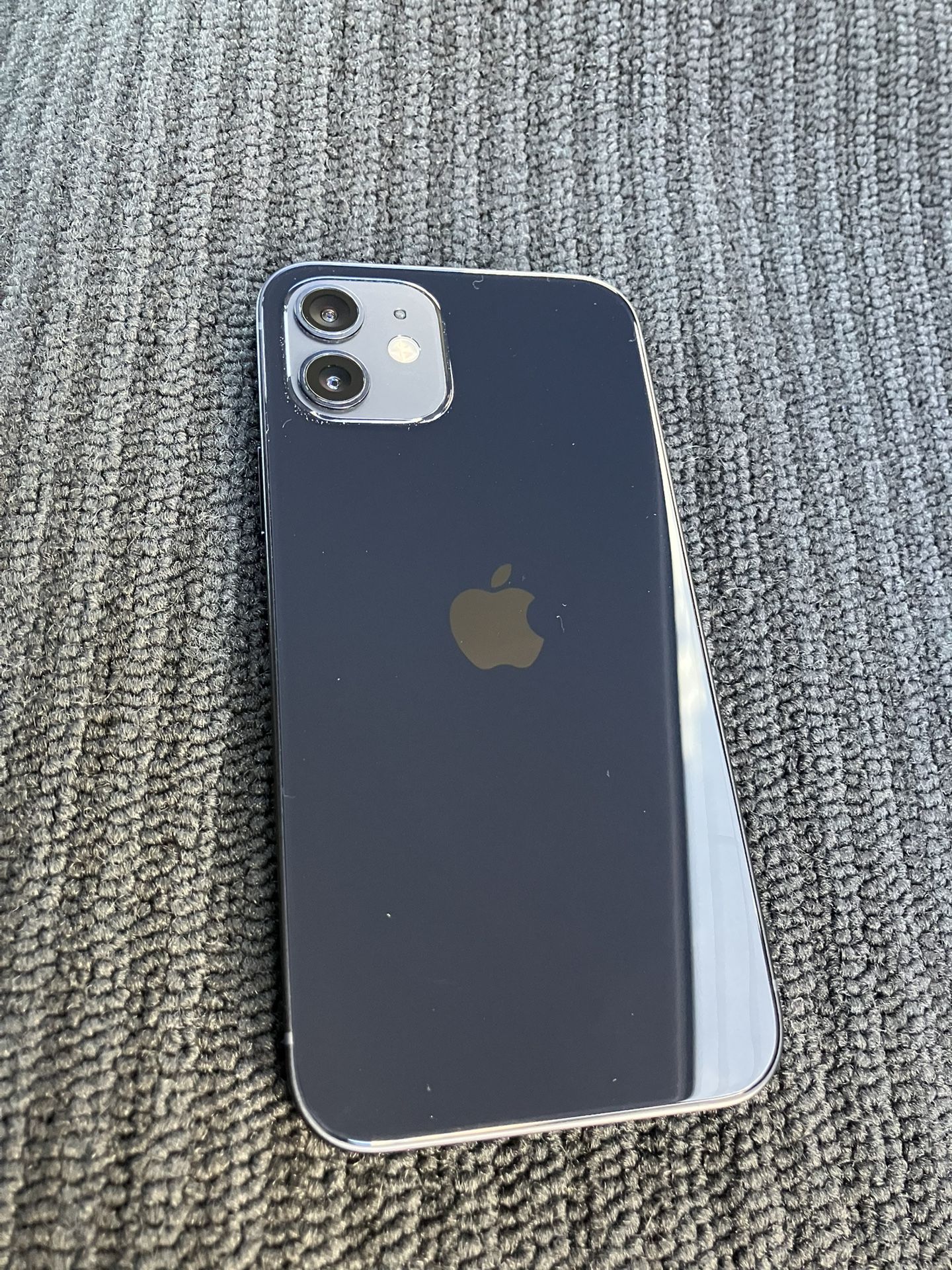 iPhone 12 (256GB)