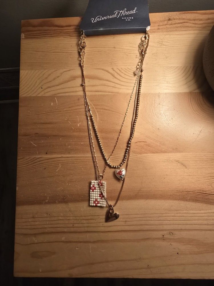 Universal Thread Heart Necklace New