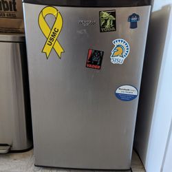 Whirlpool (Mini) Fridge 