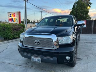Toyota. Tundra. Como nueva