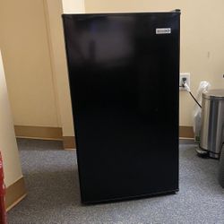 Igloo Mini fridge