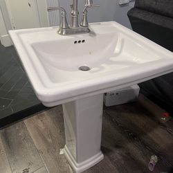 Pedestal Sink 