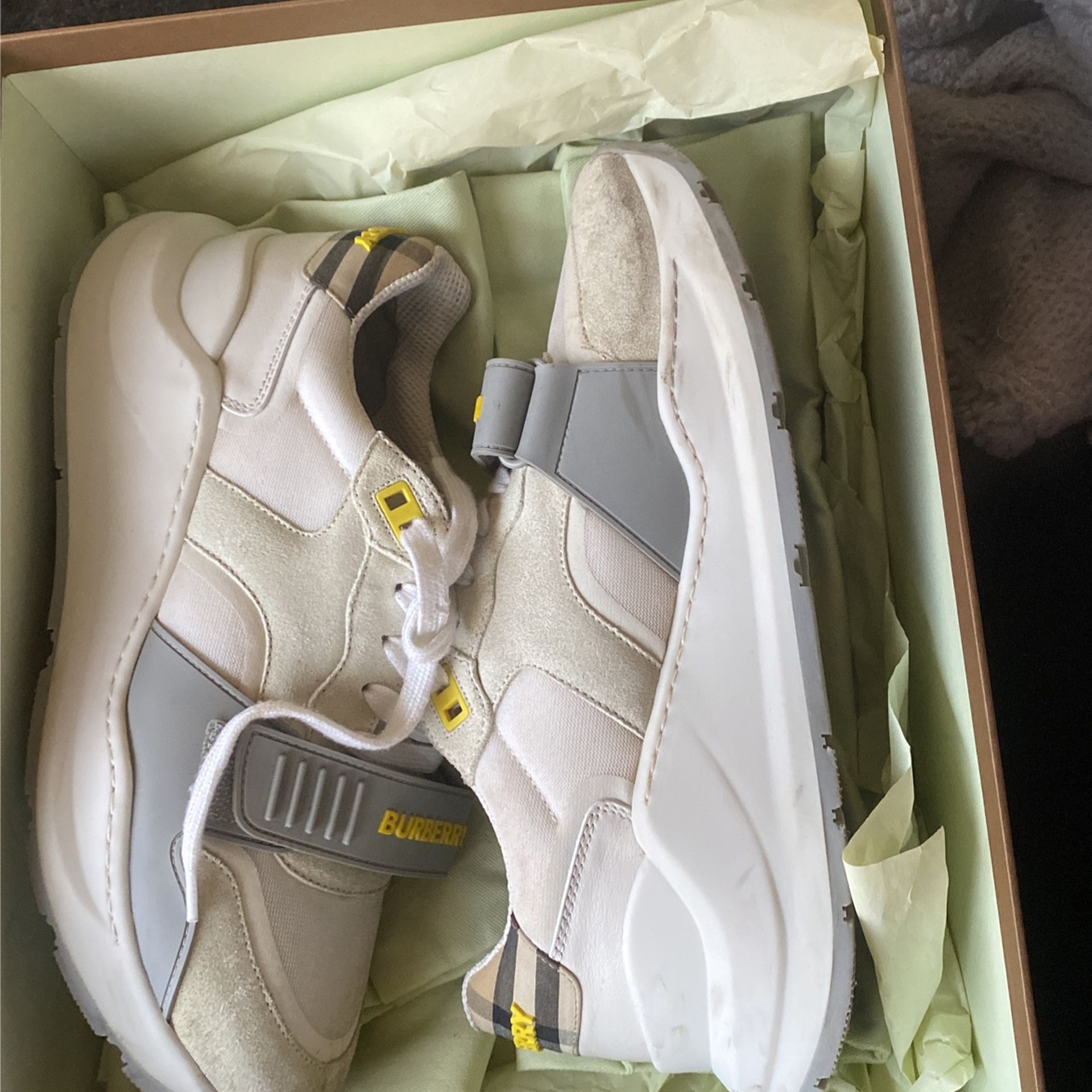 Burberrys Size 8