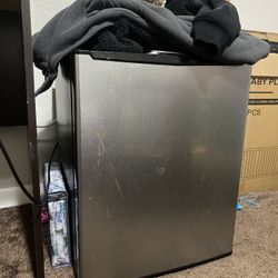 Mini Fridges ( Prices In The Description )
