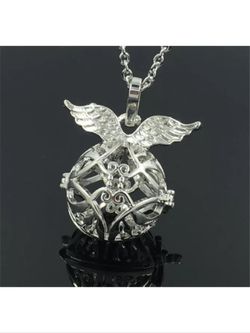 Aromatherapy oil diffuser necklace