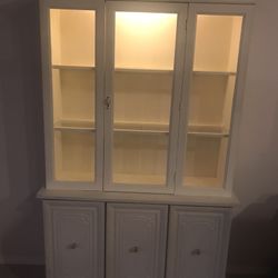 ✨ Shabby Chic Lighted China Cabinet – Vintage ✨