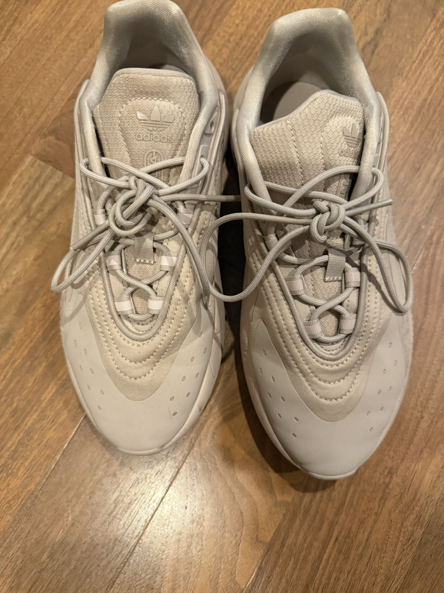 Adidas Sneakers