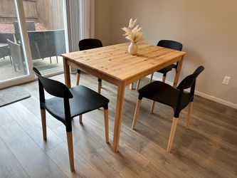 47” Table 4 chairs