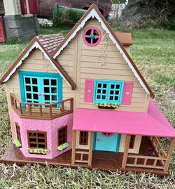 Hillside Cottage Toy House