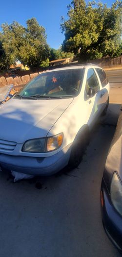 1999 TOYOTA SIENNA