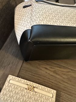 White Michael kors purse a wallet