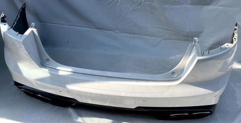 OEM PART 2018 2019 2020 2021 2022 2023 KIA STINGER REAR BUMPER COVER ASSEMBLY W/ PDC SENSORS WHITE