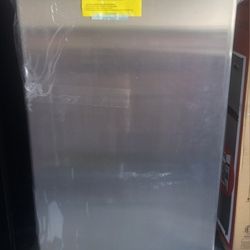 Freezers
Frigidaire 7.0 Cu. Ft. Upright Freezer
(Making Way For New Inventory Sale)