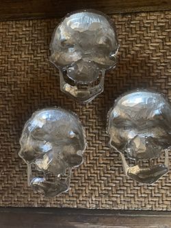 3 Rinestone skulls