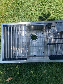 Stainless Steel Undermount Kitchen Sink with Accessories