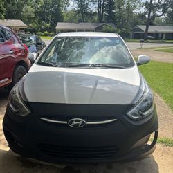 Make: Hyundai Model: Accent Year: 2017 Trim: SE Hatchback (4-Door) Color: Gray Drivetrain: FWD (Front-Wheel Drive) Transmission: Automatic (typically)