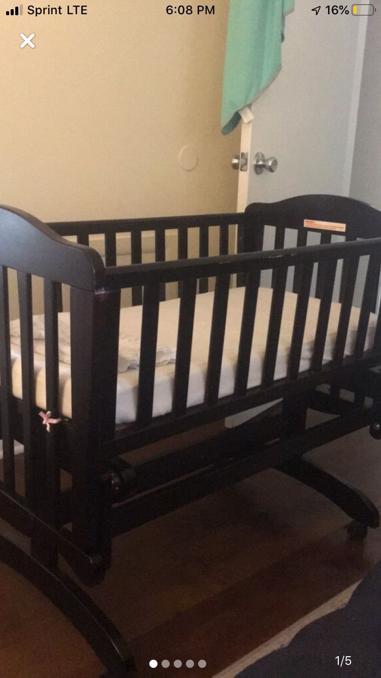Dondola cradle/ bassinet/baby crib