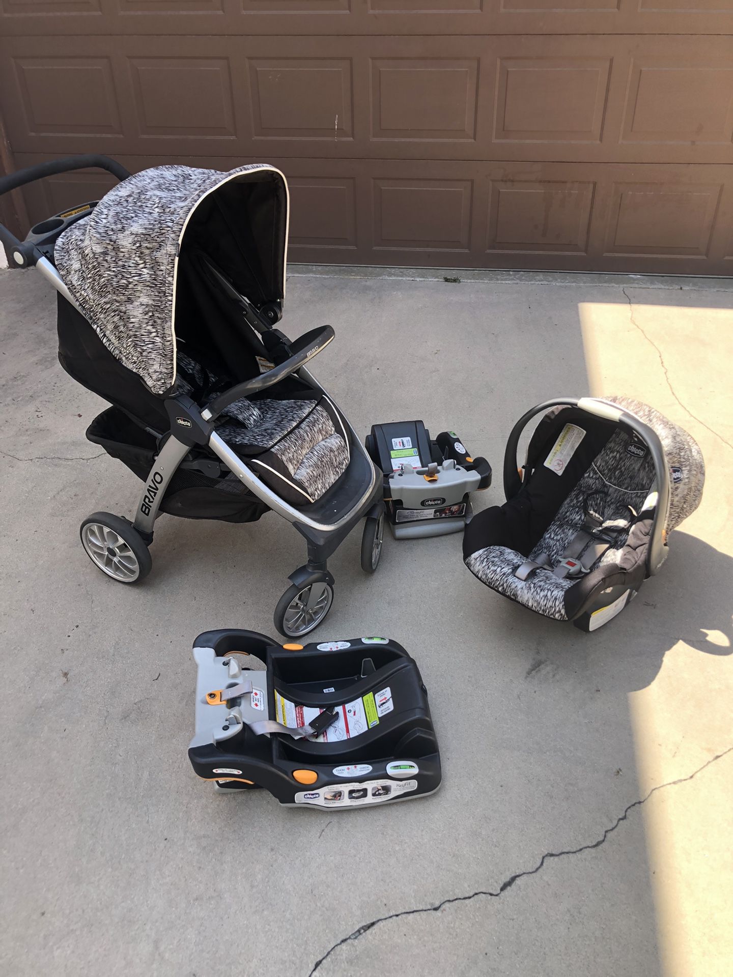 Chicco Bravo 3 In 1 Baby Car Seat And Stroller Combo Plus ADDITIONAL Base!