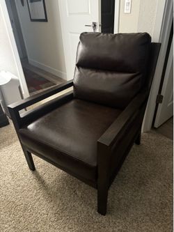 Transitional / Contemporary Leather Chair