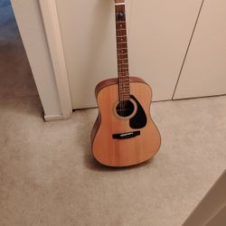 Yamaka Acoustic Guitar
