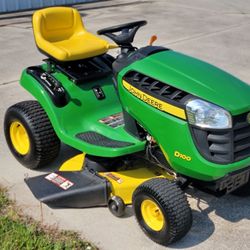 John Deere D100 riding lawn mower. 17.5hp engine 42