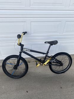 GT Match Pro1 yellow and black kids bike.