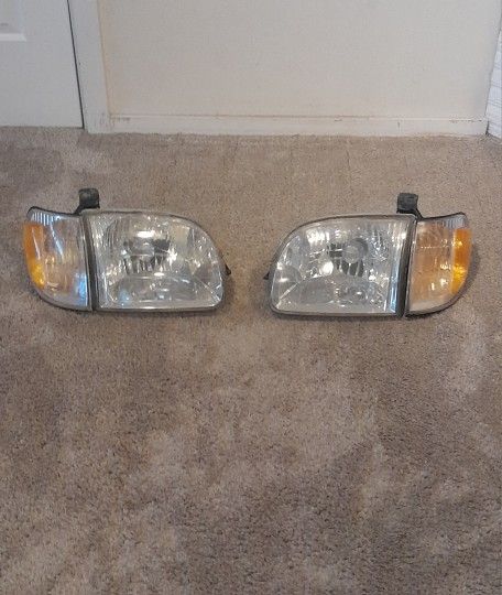 Used 1st Gen Tundra Headlight Set