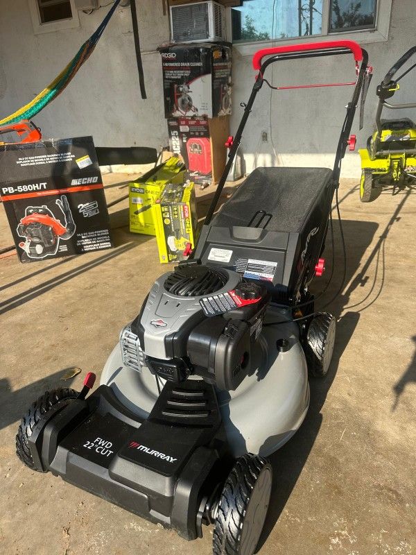 Murray22 140 cc Briggs Stratton Walk Behind Gas Self