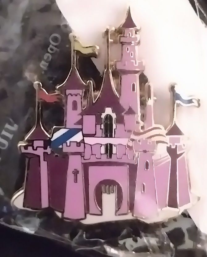 Disneyland Collectors pins