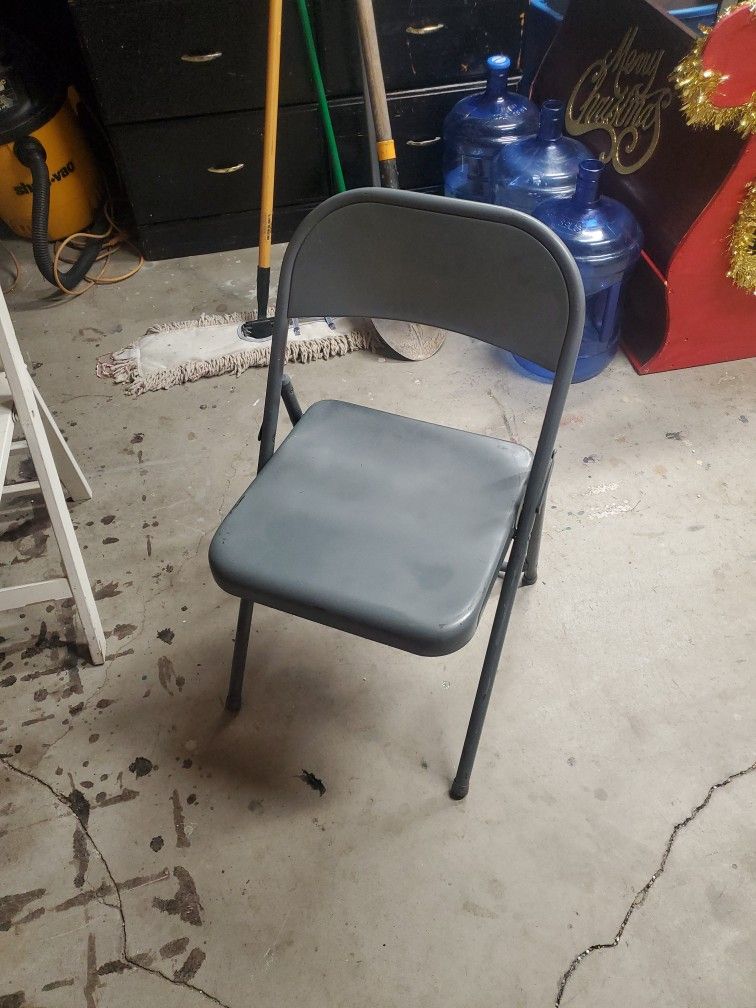 Metal Fold Up Chairs 12 Of Them Assorted Colors