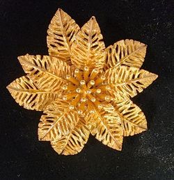 Vintage Poinsettia Gold Toned Brooch 