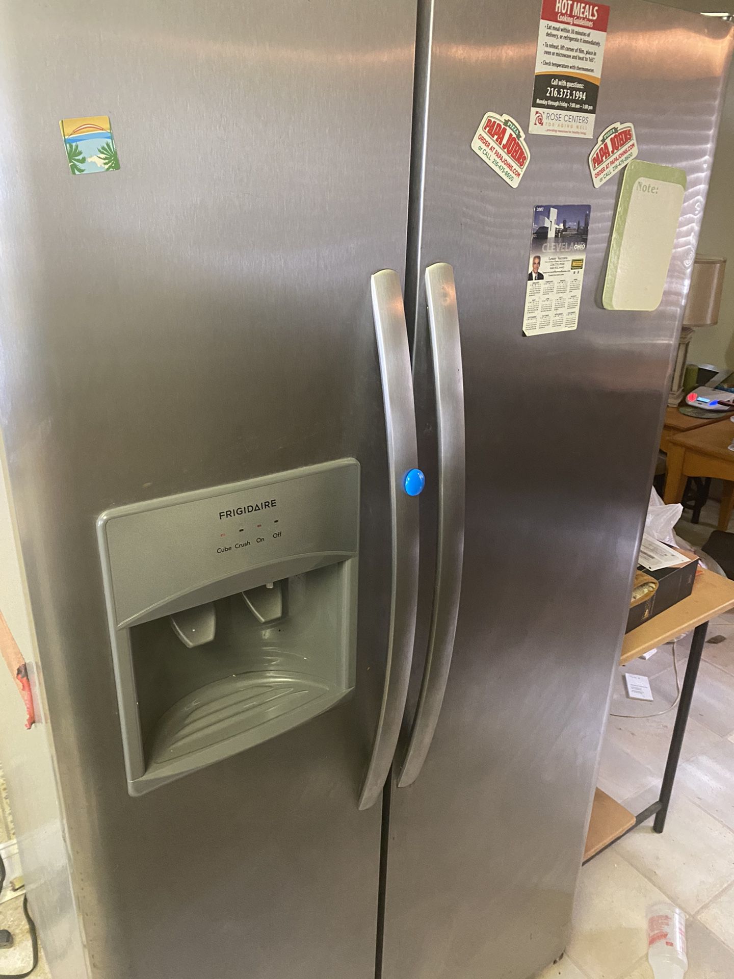 Holiday Special 😍💎🙌Amazing Frigidaire Frige with Freezer and Ice Maker 🧊 