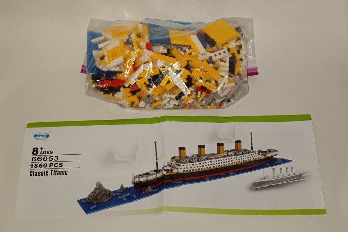 building blocks (Lego STYLE) set "Classic Tiranic" extra small pieces ages 8+ PRICE IS FIRM