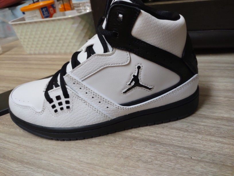 7.5 And White 8