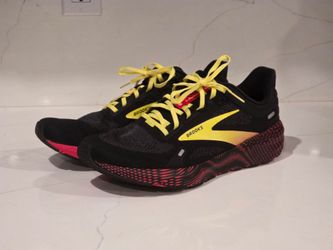 Brooks Men's Athletic Sneakers Low Top Lace Up Black Yellow Pink Rubber Sole
