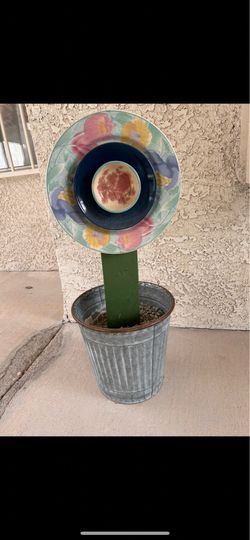 Dish flower stand