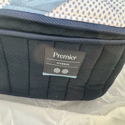 Dreamcloud Premier Hybrid King Mattress 65% OFF
