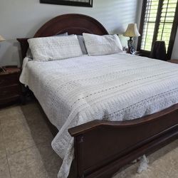 King Size Complete Bedroom Set Includes Mirror 