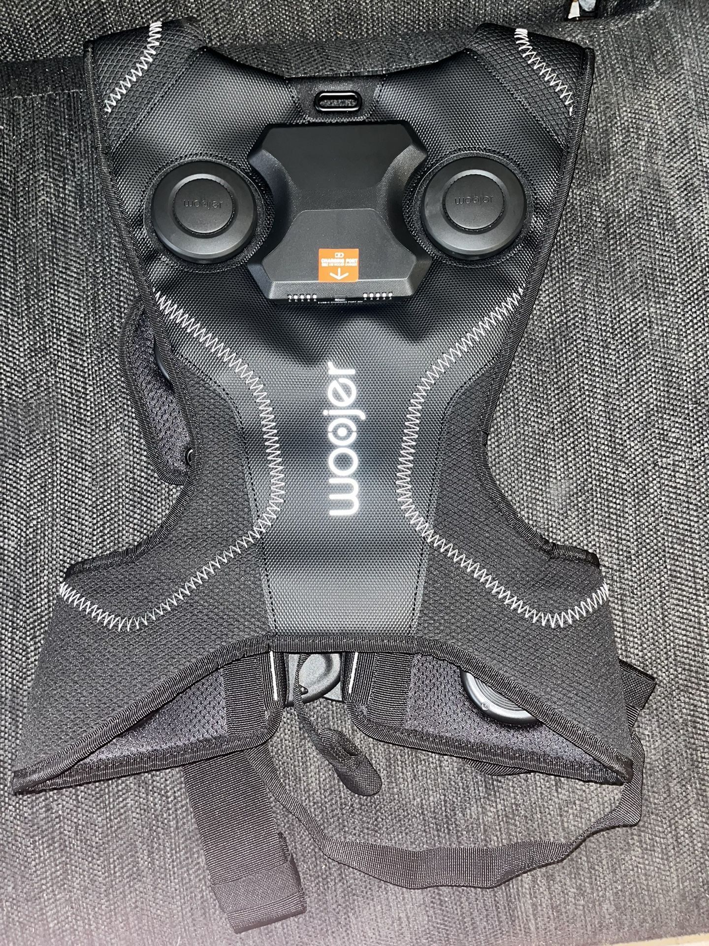 Black Woojer 4 Haptic Vest 