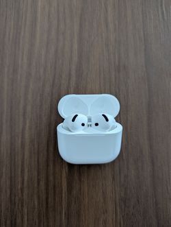 Apple AirPods 4 Wireless Earbuds – Great Condition | Fully Functional