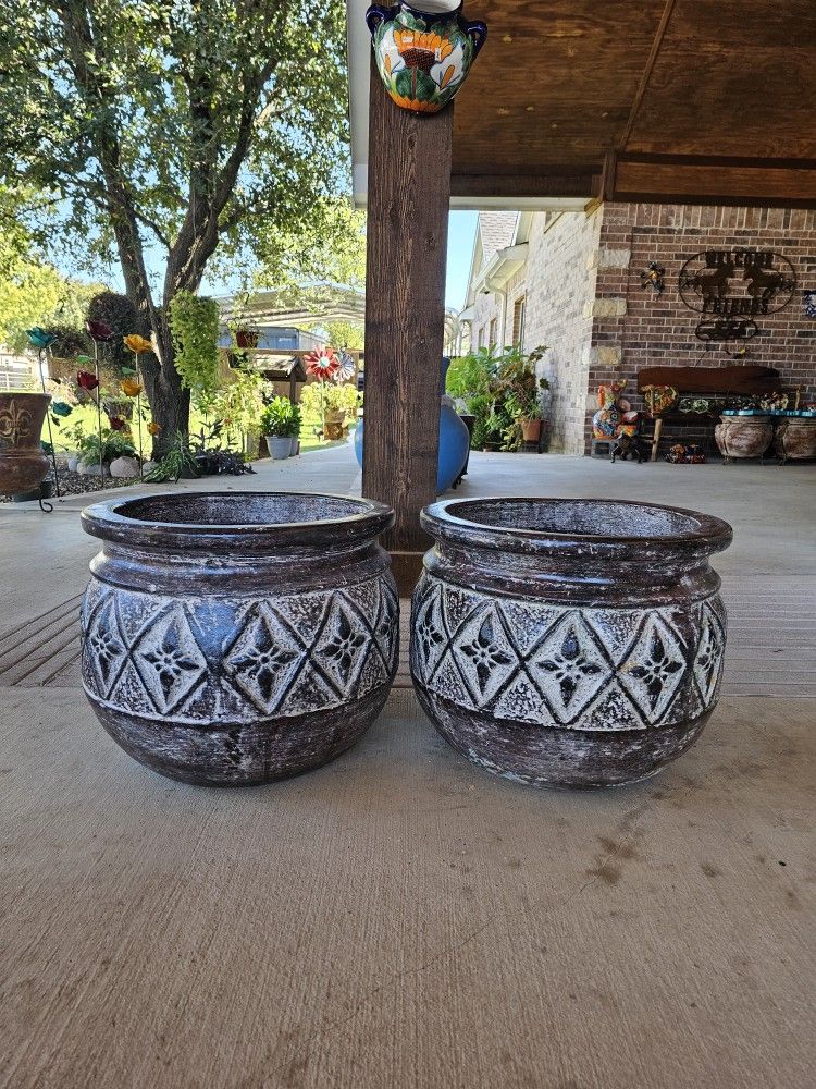 Black Diamond Clay Pots. (Planters) Plants, Pottery, Talavera $70 cada una. First come first serve.