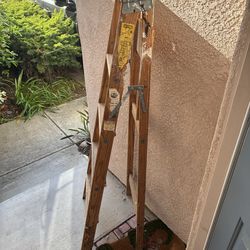 5’ wooden ladder