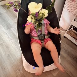 4 Moms Mamaroo Infant Swing 